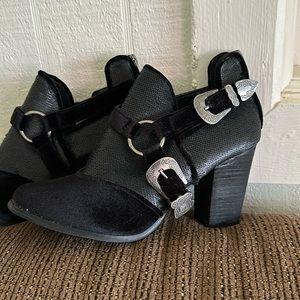 Buckle black booties